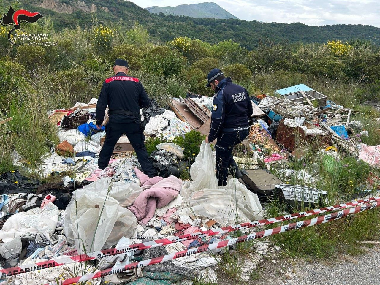 Beccato mentre scarica rifiuti nei pressi del fiume Lao: denunciato cittadino russo
