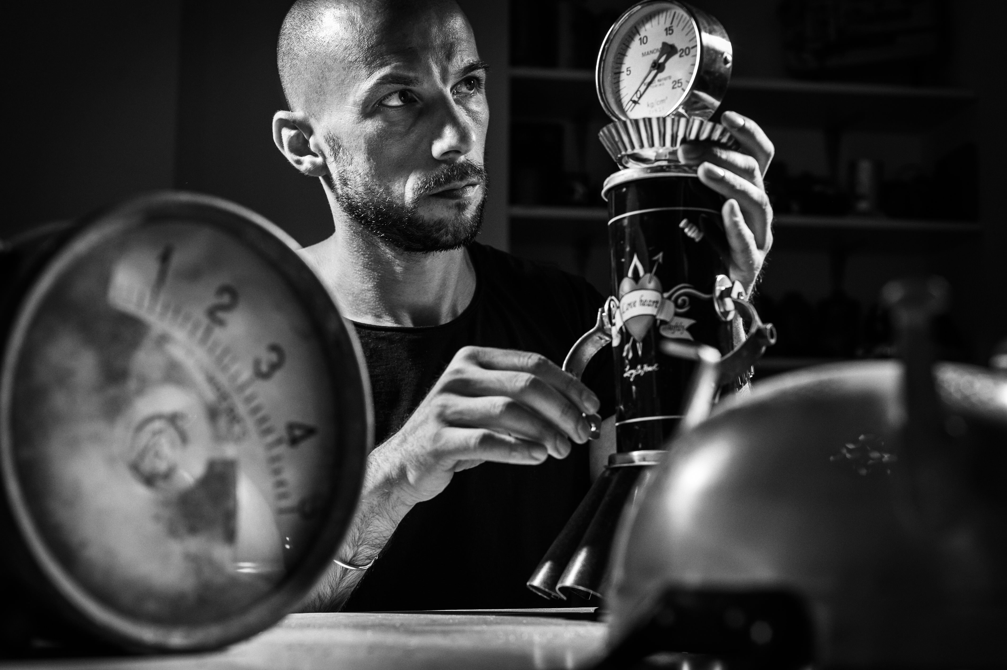 Massimo Sirelli, l'artista dei robot porta i "Teneri Bulloni" al Marca