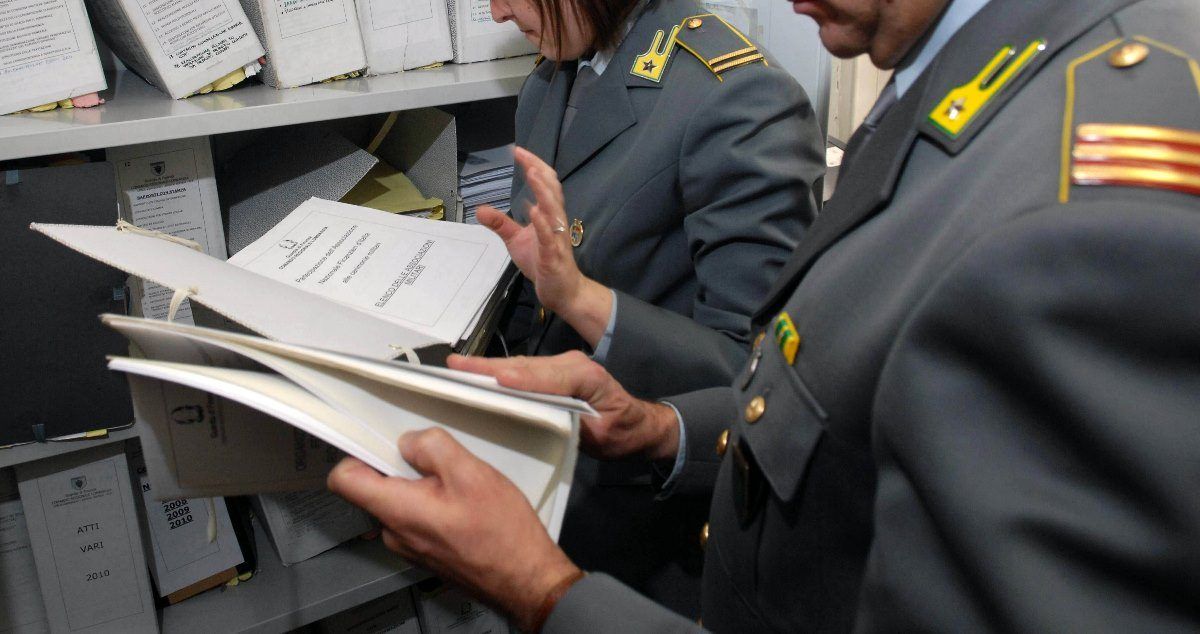 Cosenza, scoperta maxi evasione fiscale da 6 milioni di euro