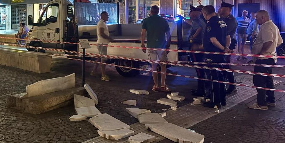 Cosenza, recuperati i pezzi dell’opera del Mab danneggiata ieri pomeriggio