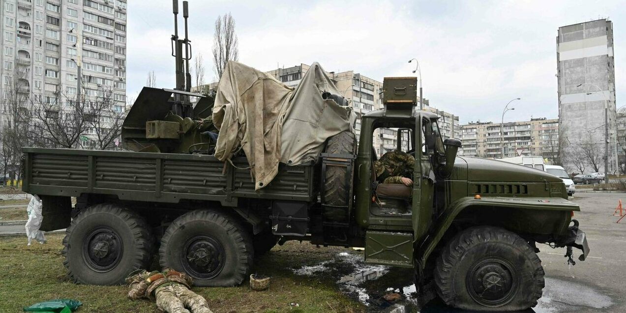 Ucraina, convoglio militare russo si dirige a Kiev. «Prevediamo l’assedio alla capitale»