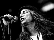 Patti Smith a Catanzaro e poi dal Papa