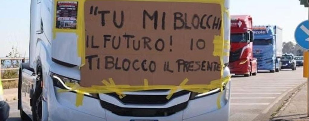 Il governo promette un miliardo ma i blocchi dei tir continuano