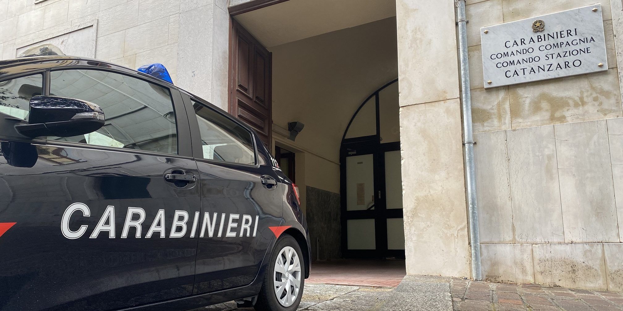 Filma l’ex marito che la perseguita: 72enne arrestato a Catanzaro