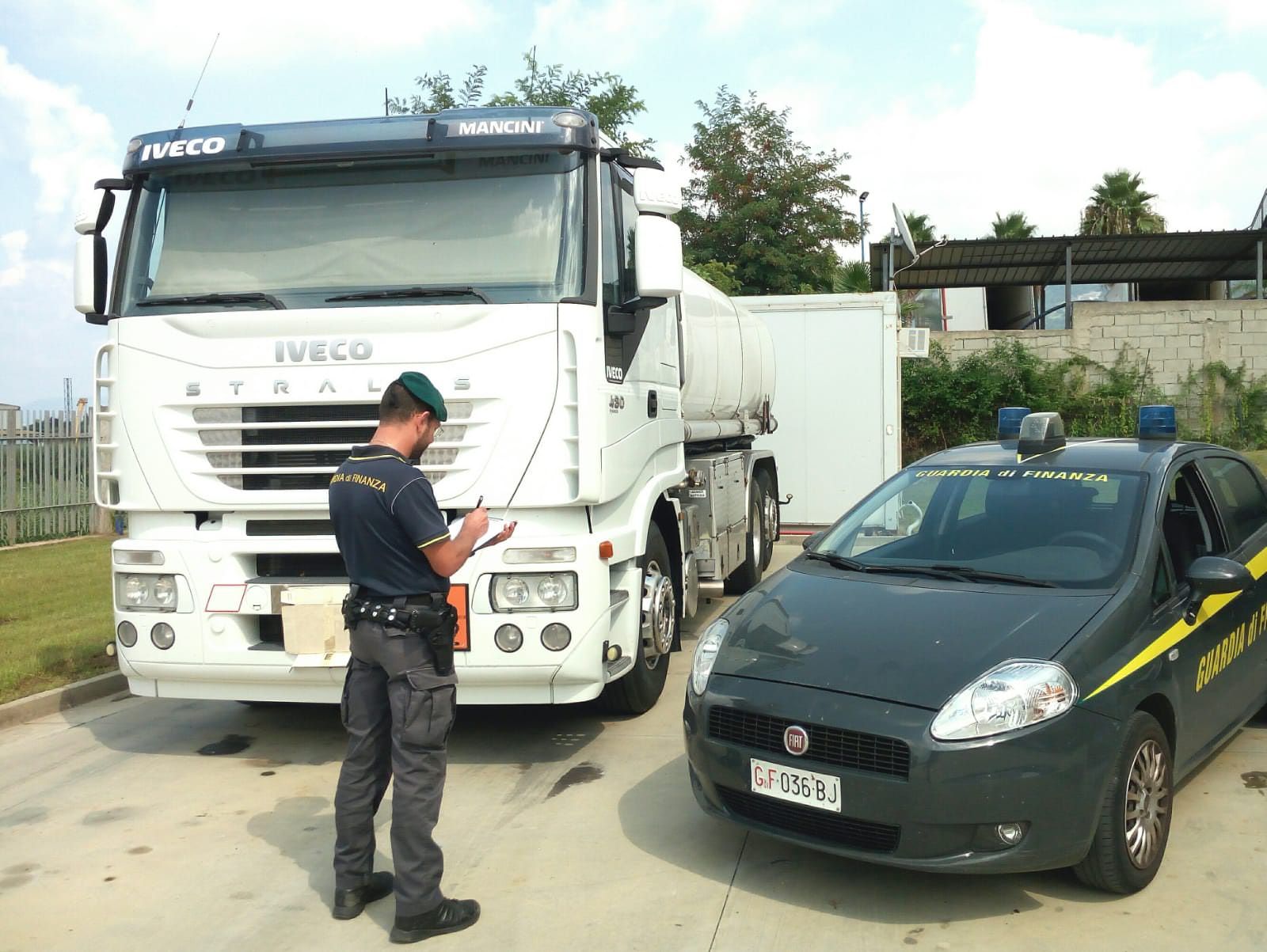 Tir con gasolio di contrabbando, sequestrati tremila litri a Pizzo