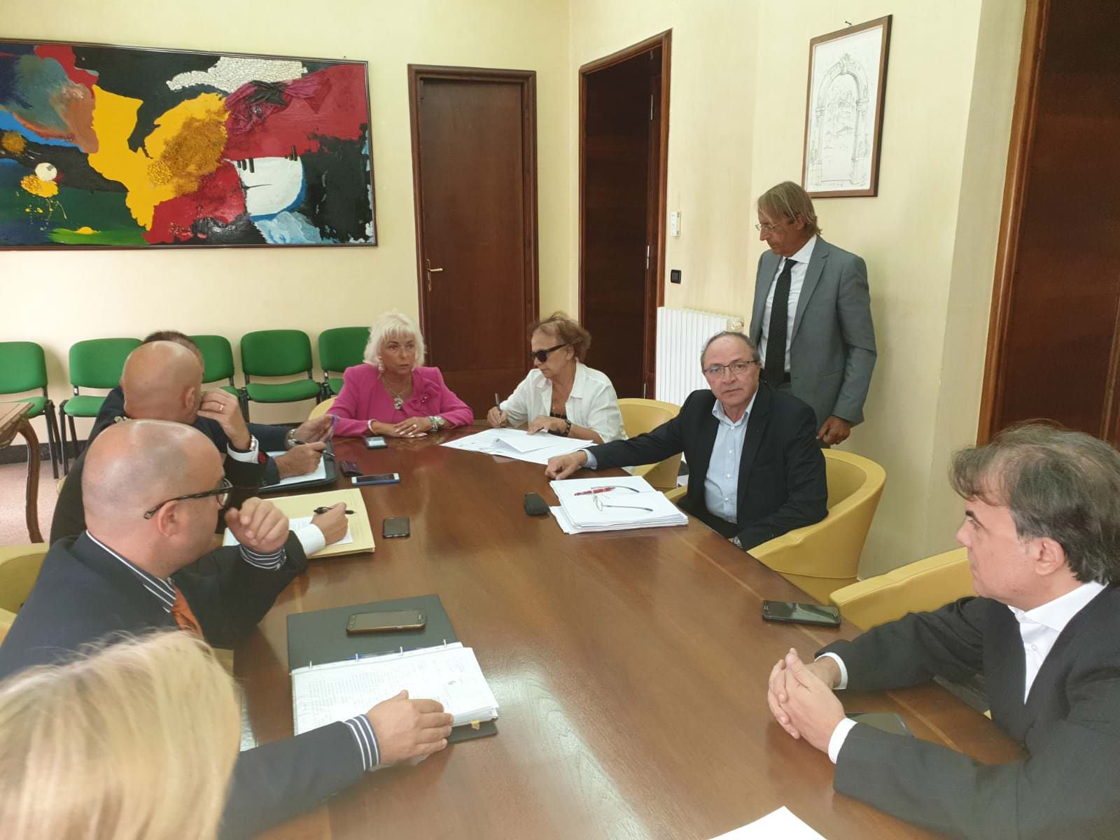 Piazze di spaccio davanti a scuole, riunione in Prefettura a Cosenza