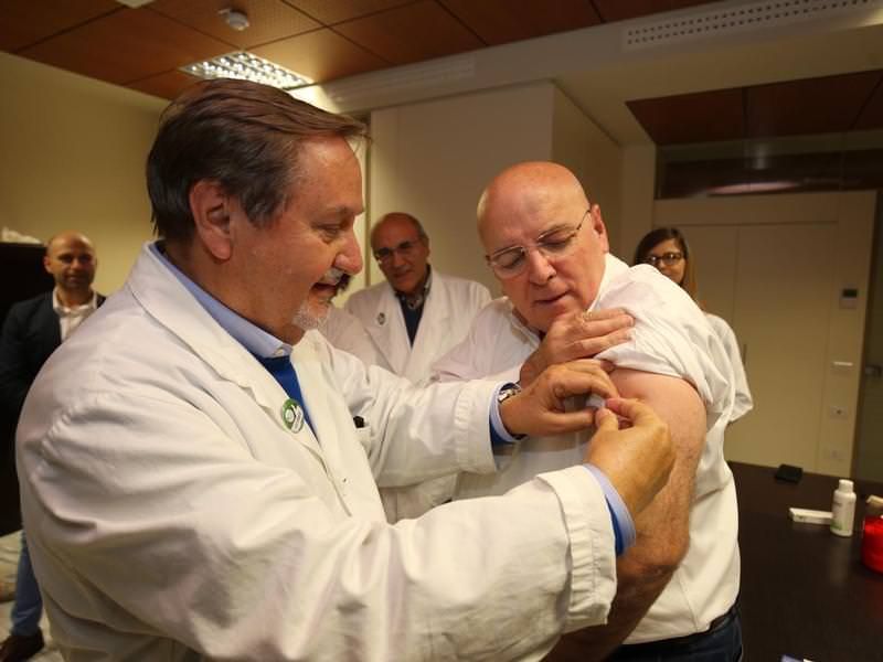 Oliverio apre la campagna "Non farti influenzare…vaccinati"