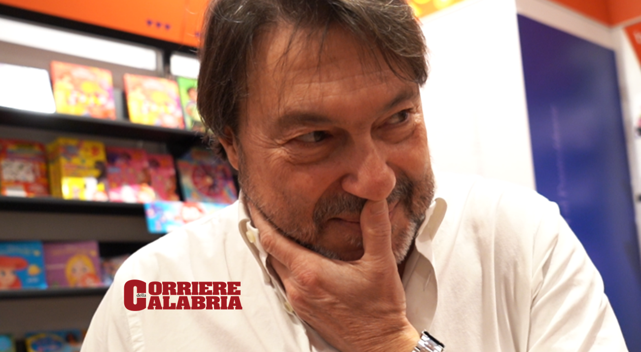 «La Casta non se ne è mai andata». Ranucci a Cosenza tra «l’assalto» alla magistratura e «il piano del nuovo ordine mondiale»