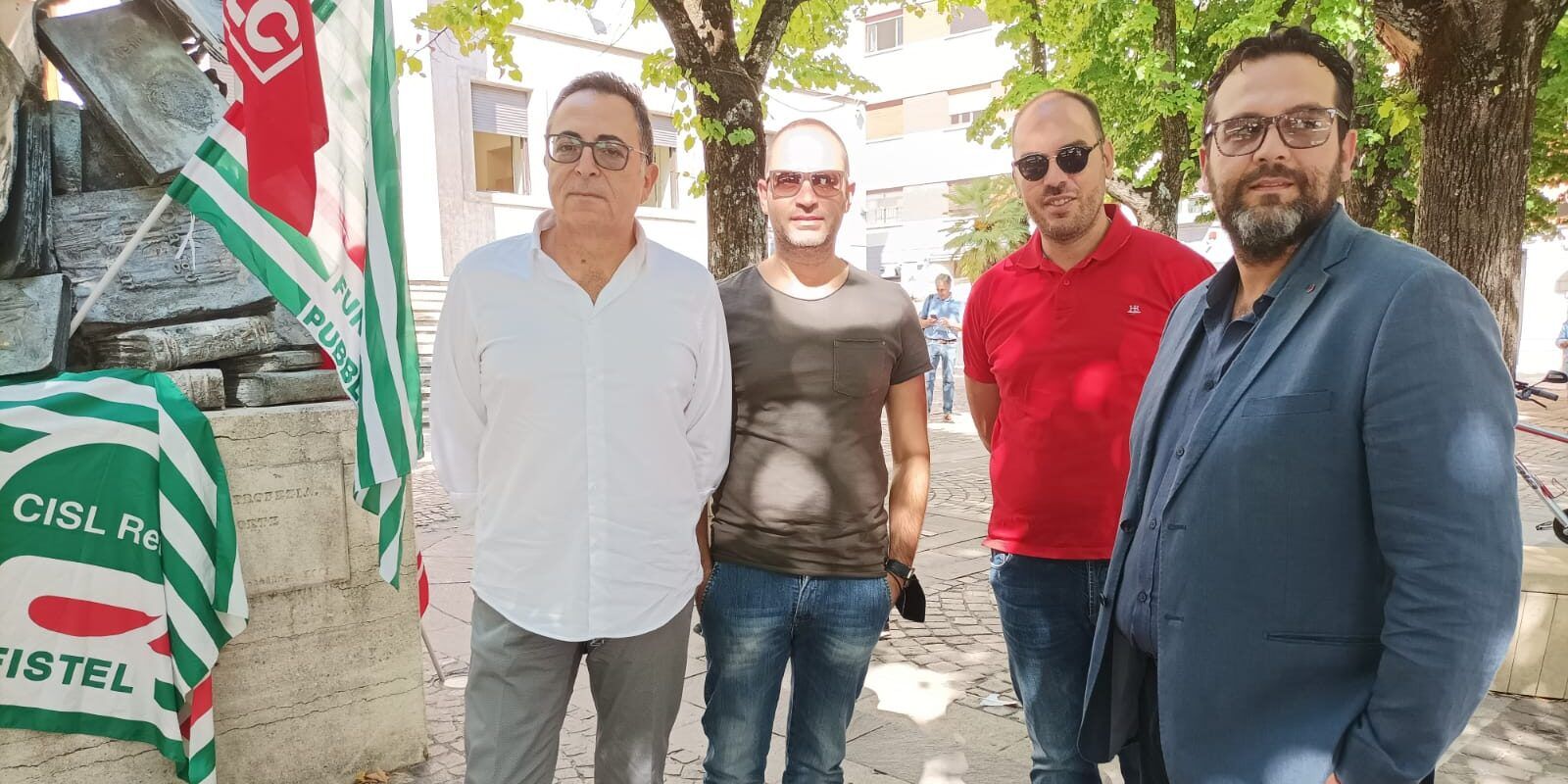 Cosenza, sit in dei lavoratori Almaviva. «Futuro incerto per 621 famiglie» – VIDEO