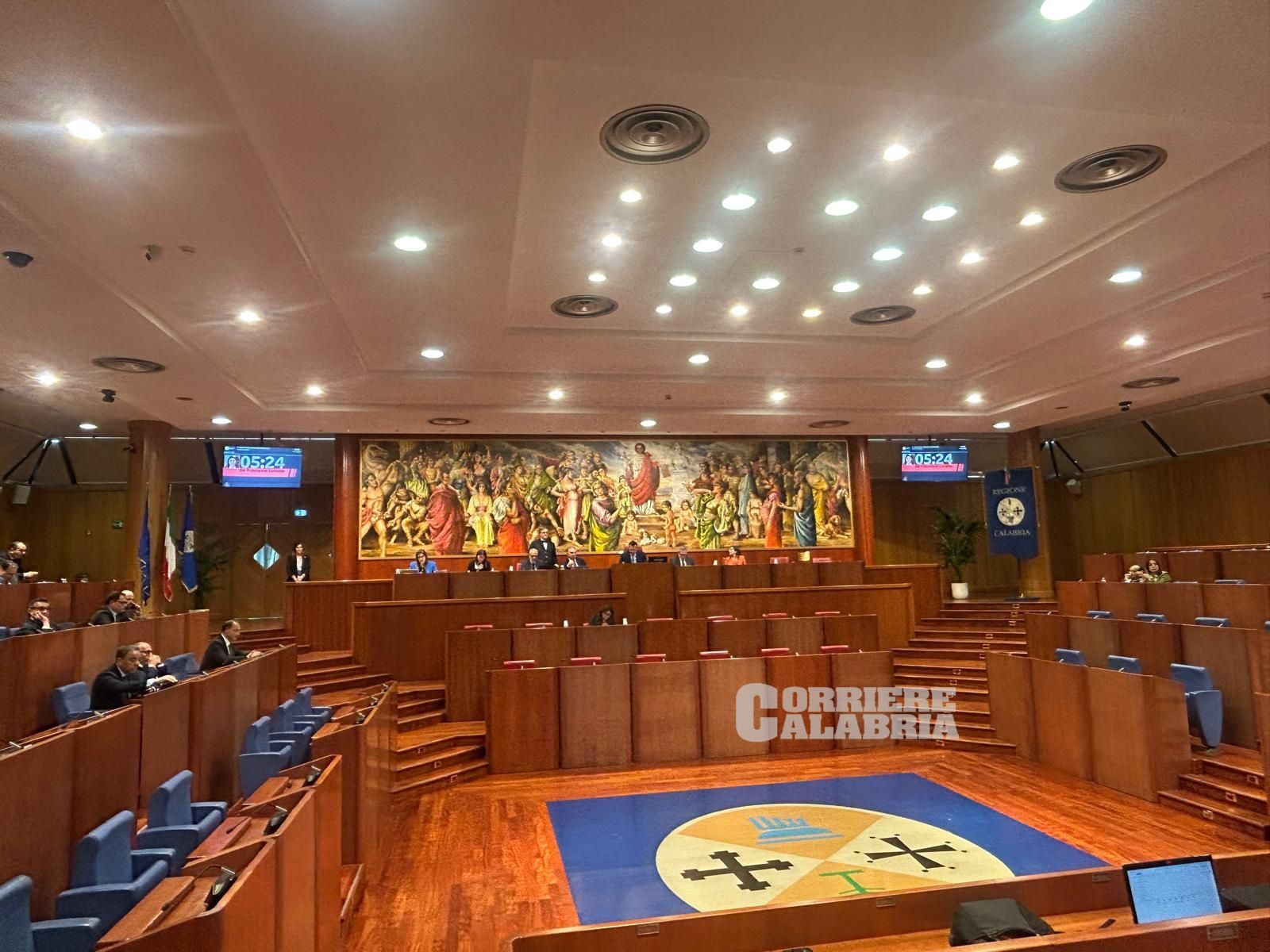 Assenze e ritardi, le opposizioni in aula denunciano le emergenze ignorate