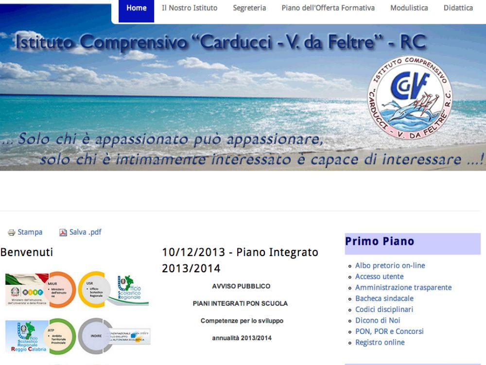 Vandali in azione a Reggio, bruciata con una molotov la porta di una scuola