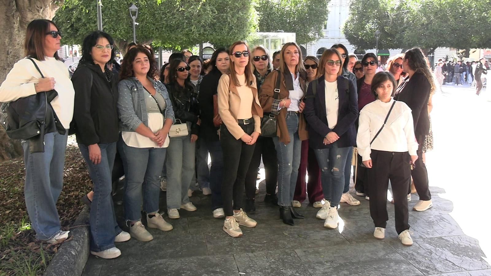 «Sei euro l’ora e contratti di due mesi»: gli assistenti educativi chiedono un incontro con Cannizzaro