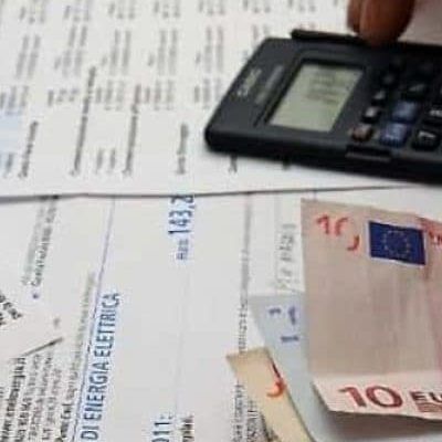Energia, doppio peso sulla Calabria: 81 milioni di extracosti per le piccole imprese e 41 milioni in più per le famiglie