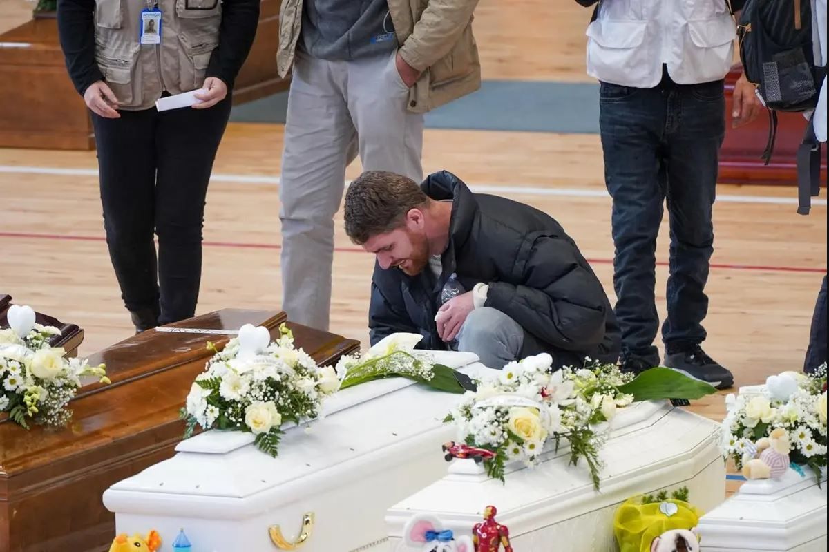 «Avete fatto morire innocenti per soldi». In aula l’urlo del superstite di Cutro