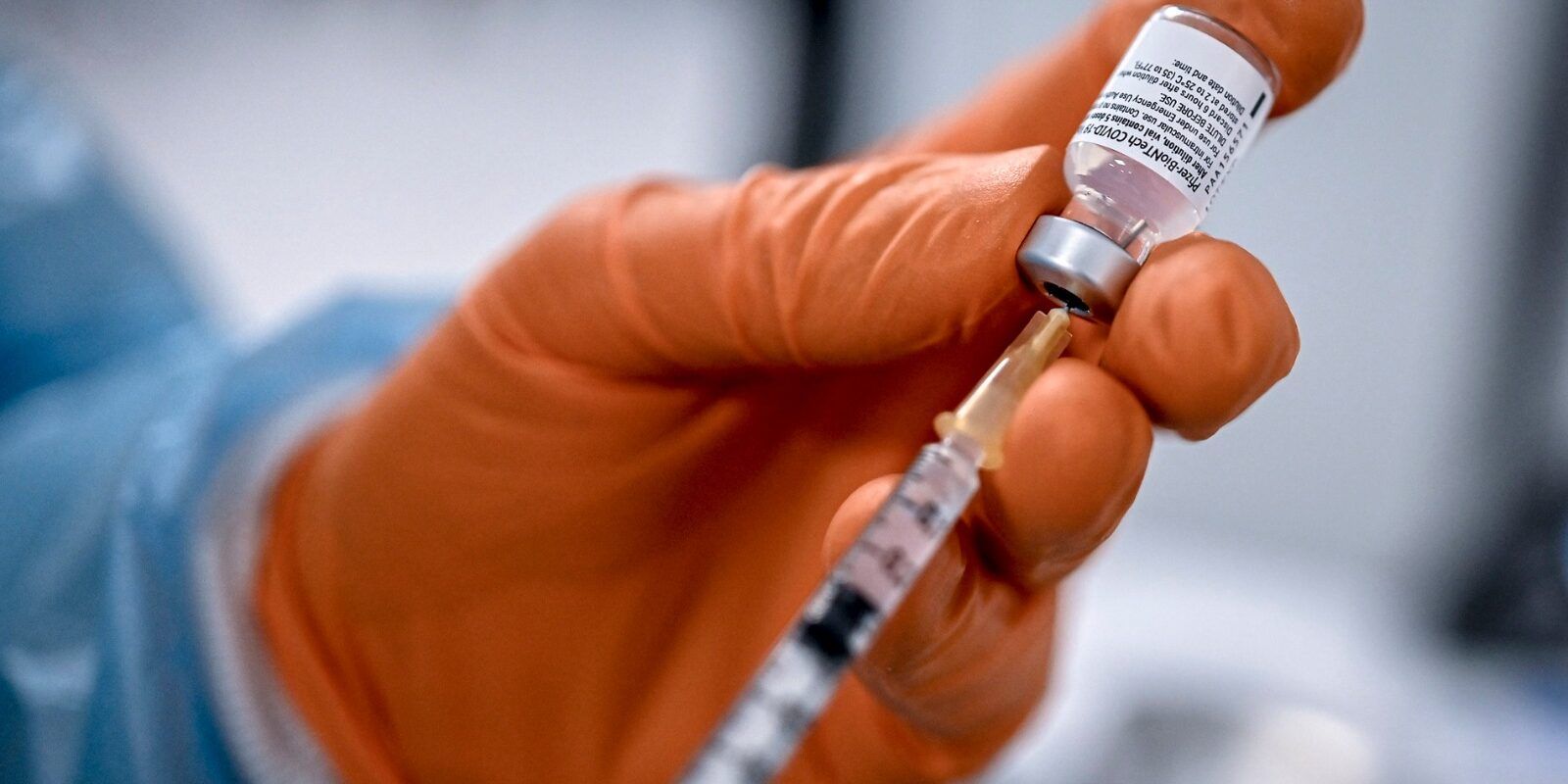 Covid, in calo le somministrazioni della quarta dose