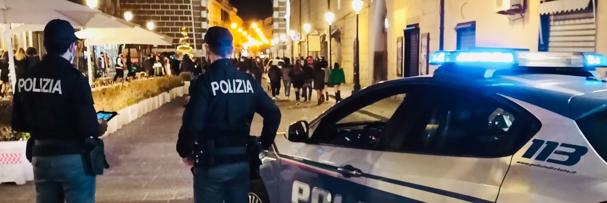 Amiche litigano con la figlia, la madre le investe con l’auto: arrestata