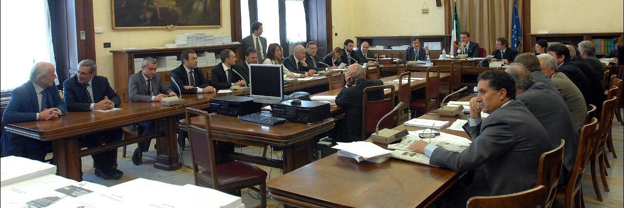 Il Mes spacca la maggioranza. Prevale il voto contrario