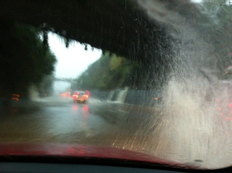 Maltempo nel Reggino, frana sull’A2 tra Bagnara e Scilla – VIDEO