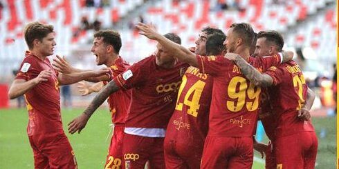 Serie B, il Catanzaro mantiene il pareggio in 10 contro il Bari