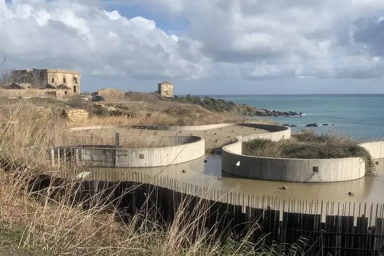 Mattoni e speculazione “vista mare”: la piaga dell’abusivismo che sfregia la Calabria