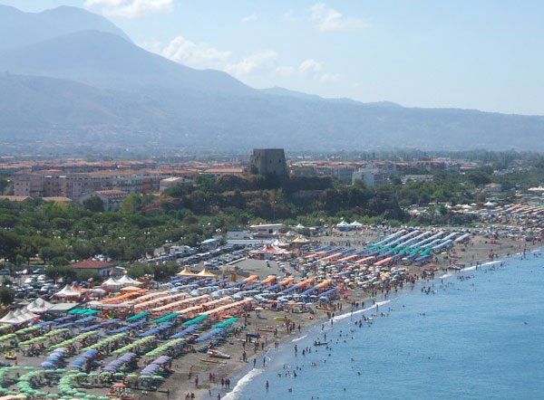 Occupazione abusiva del demanio, sequestrata struttura turistica