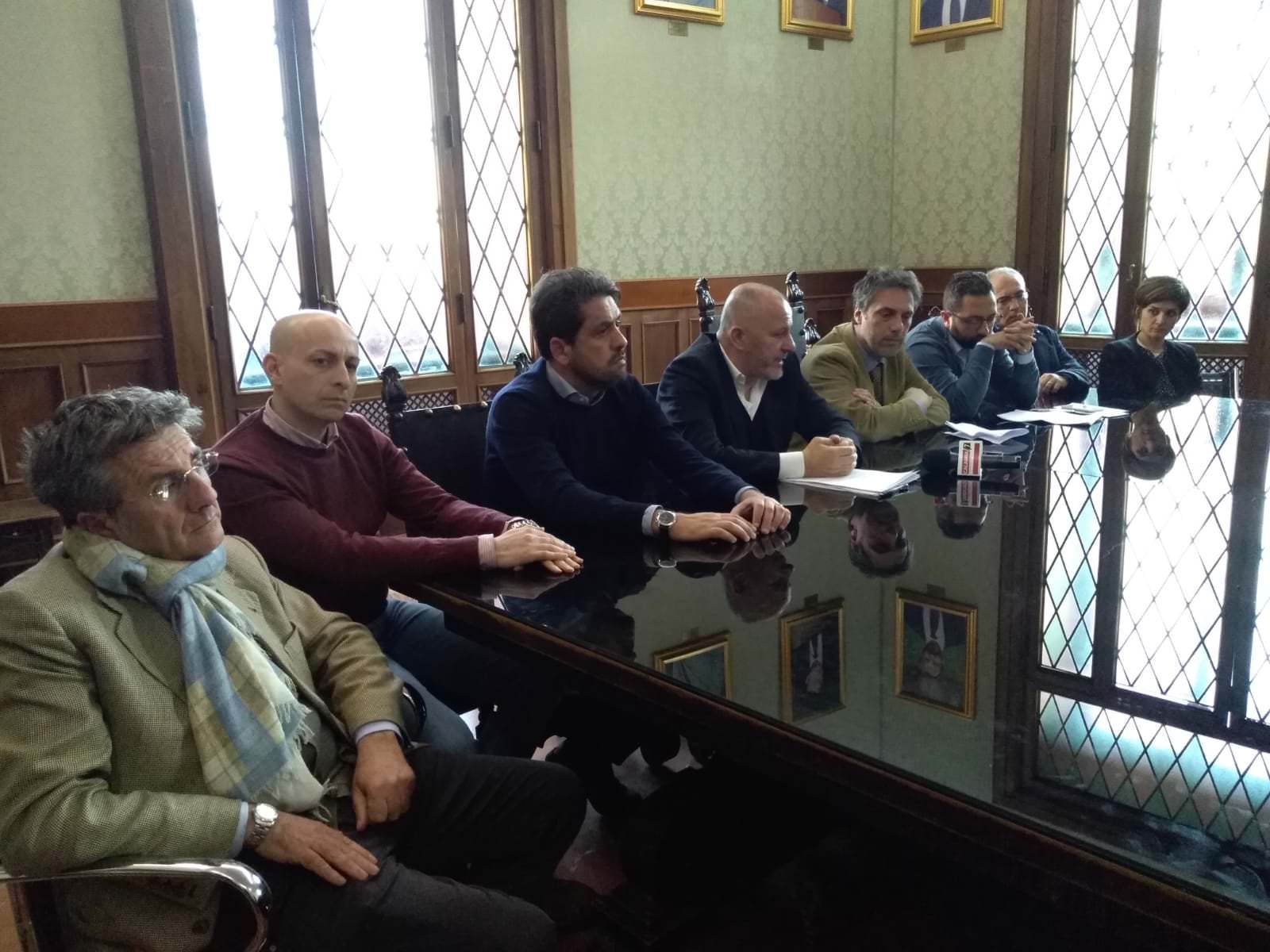 «Non c’è agibilità democratica», a Catanzaro l’opposizione torna dal prefetto