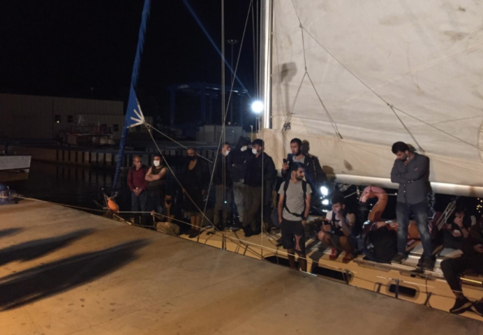 Nuovo sbarco di migranti: in 57 arrivano a Roccella Jonica