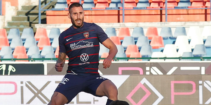 Nuovo crollo per il Cosenza, gioia Como al “San Vito-Marulla”