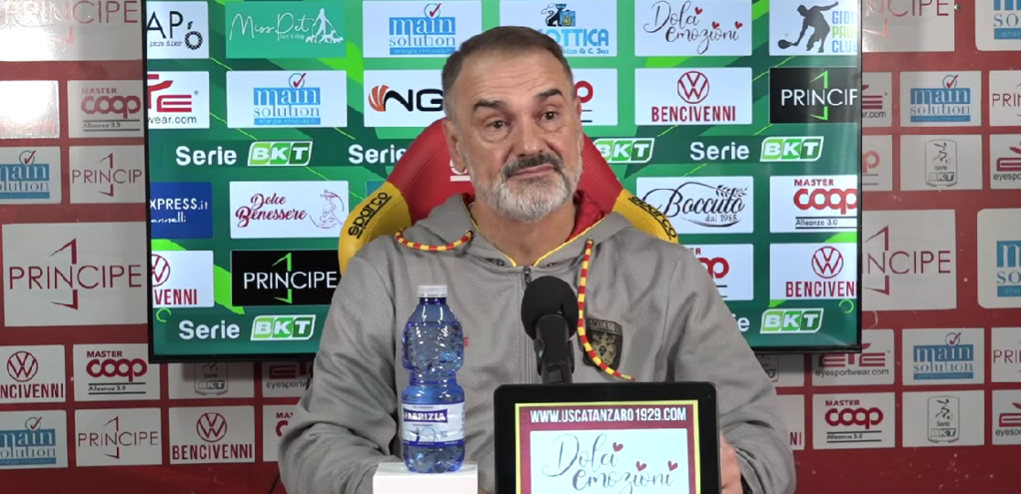 Catanzaro-Lecco apre il 2024. Vivarini: «Sarà un altro campionato. Il mercato? Mi preoccupa»
