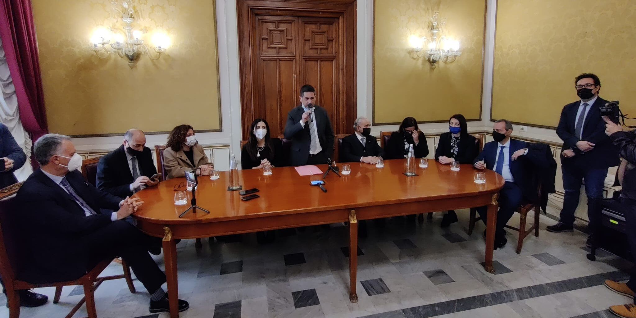 Reggio, presentata la nuova Giunta. Brunetti: «Non abbiamo una scadenza»