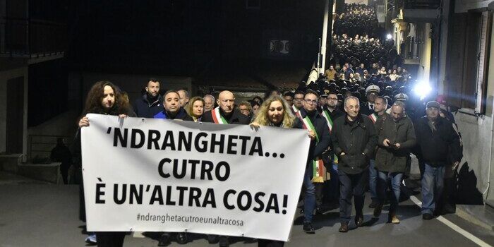 Cutro, mille persone al corteo antimafia nel paese del boss Grande Aracri