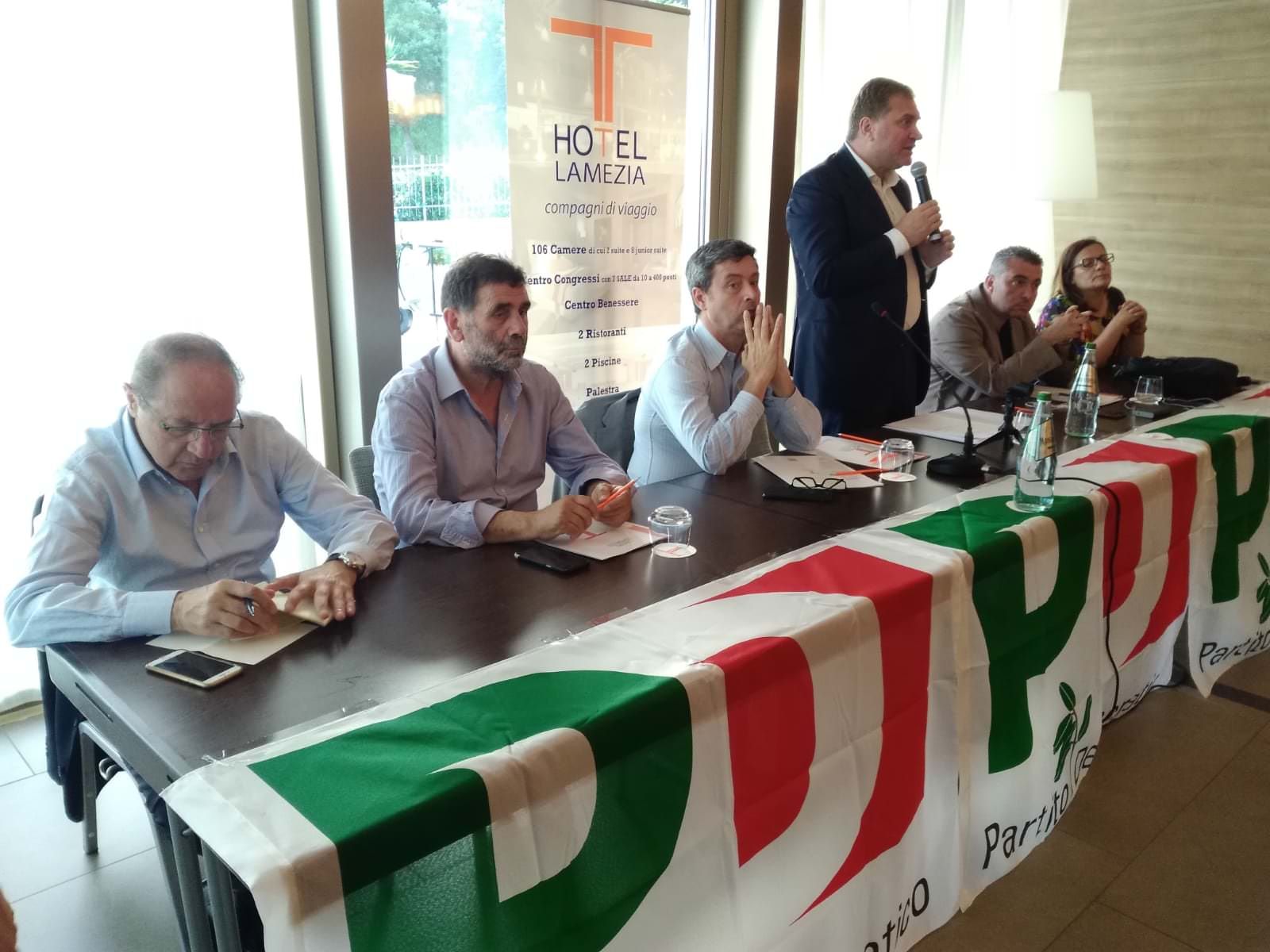 Orlando chiede «unità e rinnovamento». E "respinge" l'attacco di Adamo a Gratteri