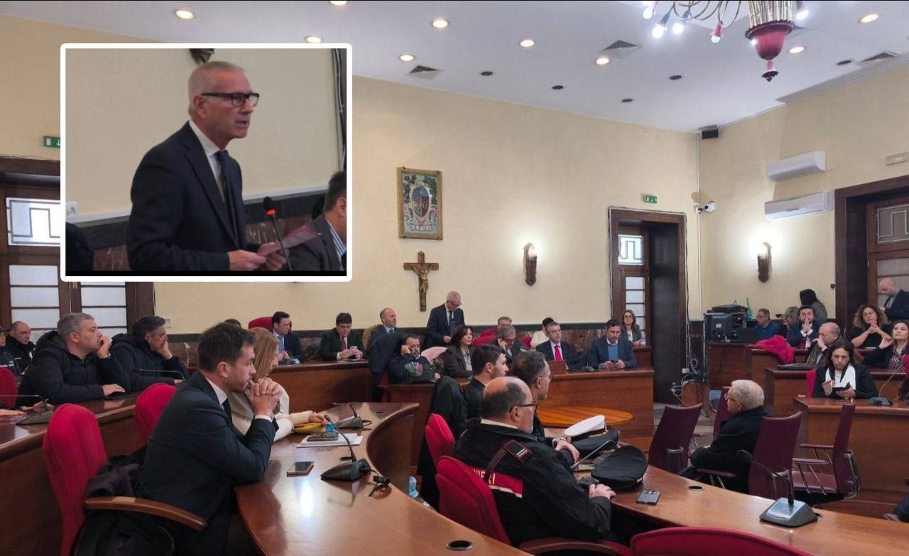 Vibo reagisce dopo l’attentato al presidente Iannello: «Violenza ingiustificabile, non arretreremo» – FOTO