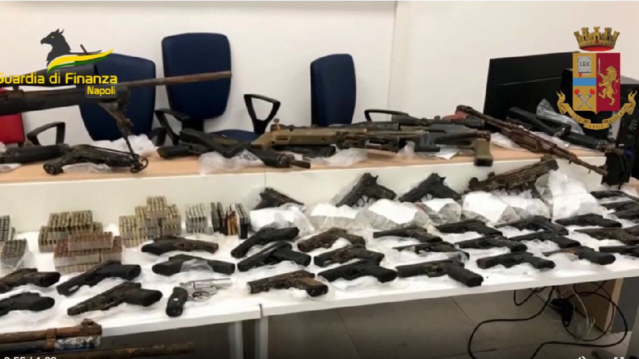 Camorra, sequestrato arsenale al “boss dei van Gogh”