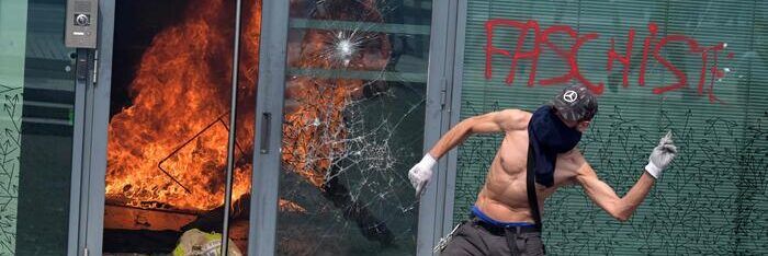 Stato di allerta in Francia per la terza notte di tensione