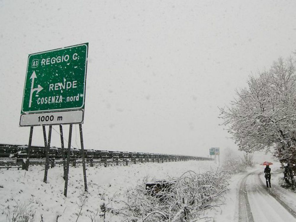 Calabria stretta nella morsa della neve