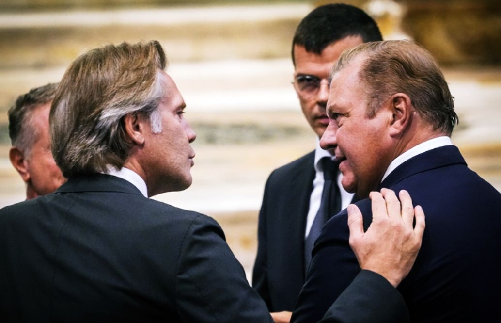 Borbone e Savoia, insieme per San Gennaro. Ma per don Mimmo c’è solo Vangelo e Costituzione