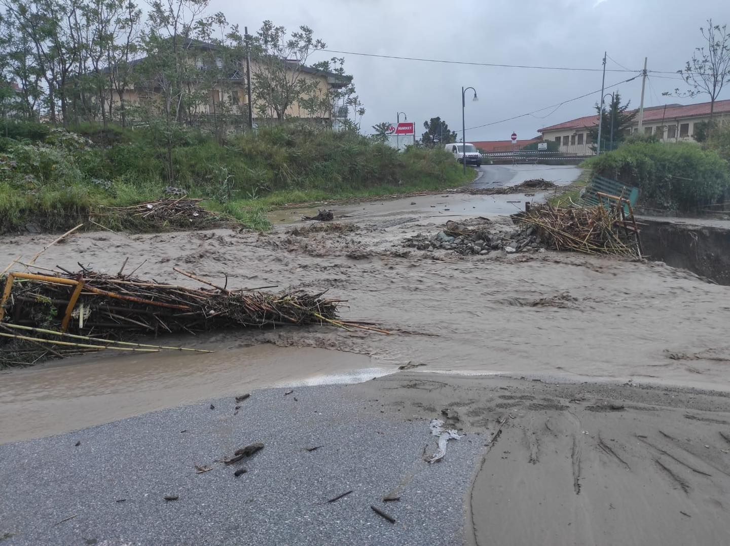«È stata una notte drammatica». Il racconto dei sindaci del Cosentino flagellato dal maltempo – VIDEO