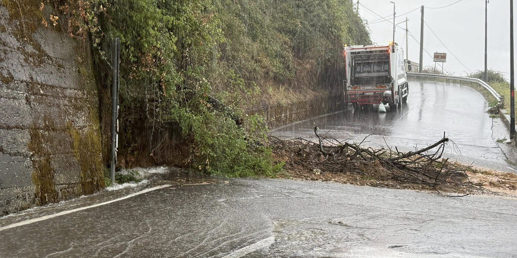 Maltempo nel Cosentino, smottamento a San Pietro in Guarano