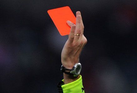 Insegue l'arbitro in autostrada dopo un'espulsione, squalificato