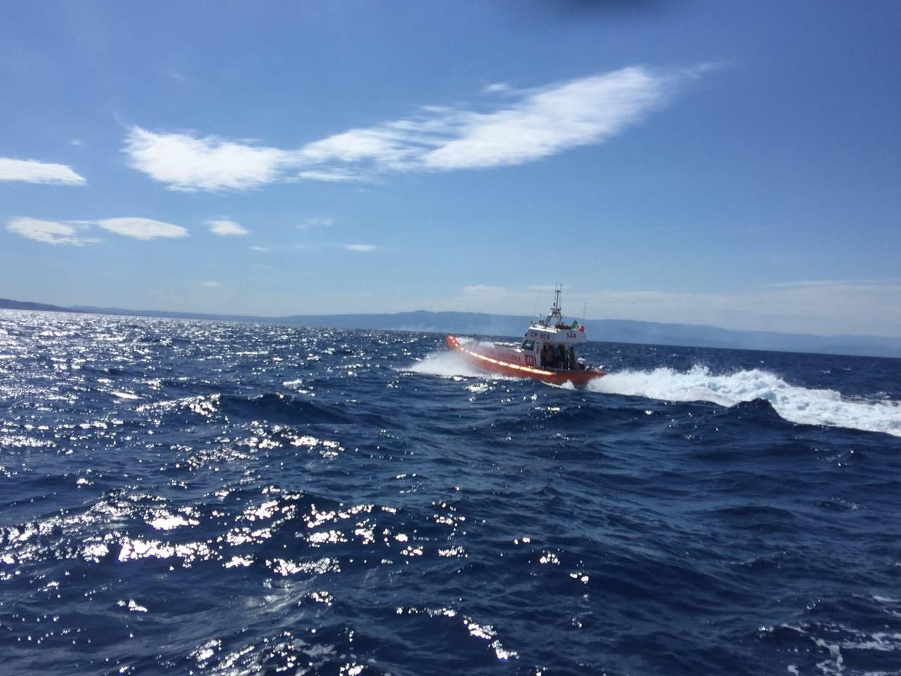 Amantea, la guardia costiera salva tre naufraghi