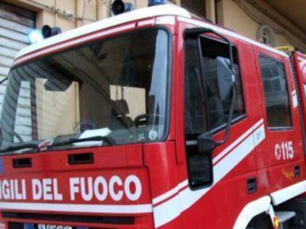 Incendio in un appartamento: salve due donne