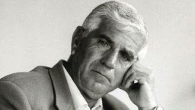 Il ricordo di Lollò Cartisano "cancellato" da una strada dissestata