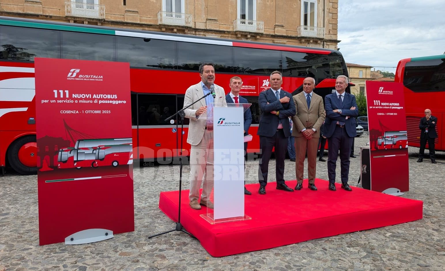 A Cosenza il ministro Salvini: «Il Ponte sarà un acceleratore di tutto quello che in Calabria si aspetta da 50 anni»