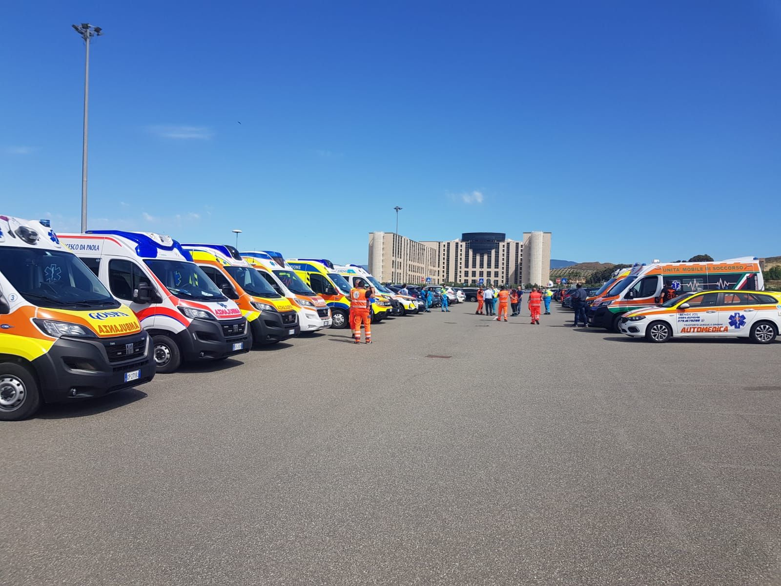 I volontari del 118 protestano alla Cittadella. Annunciato «il blocco delle ambulanze»