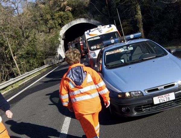 Scontro moto-fuoristrada, muore un giovane