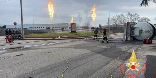autocisterna gpl ribaltata rende