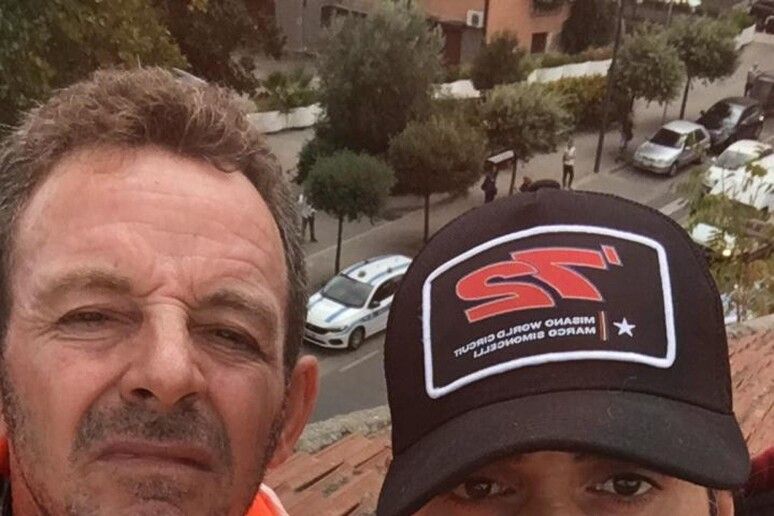 Corigliano Rossano, operai licenziati da Ecoross giù dal tetto dopo quattro giorni