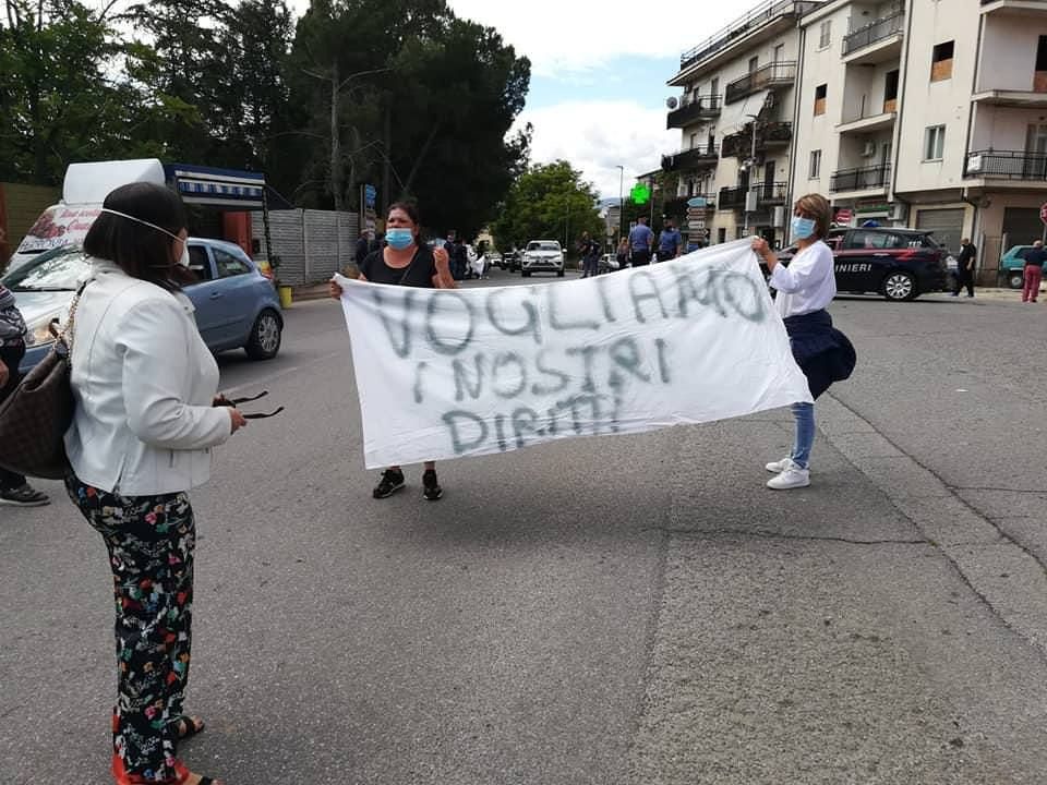 Cantinella in protesta contro l'Amministrazione Stasi. «Non ha mantenuto gli impegni»