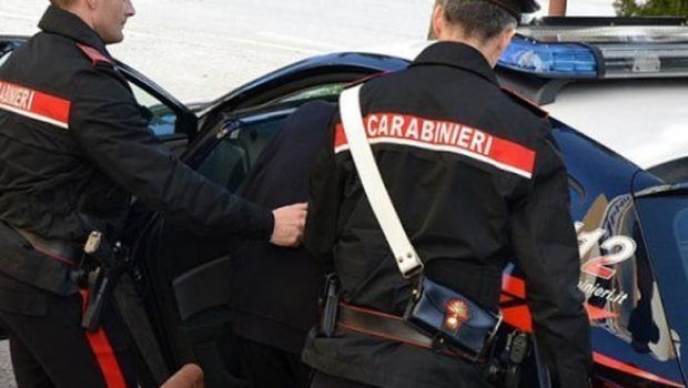 In viaggio con 5 chilogrammi di hashish nascosti nell’auto, arrestato un cosentino di 49 anni